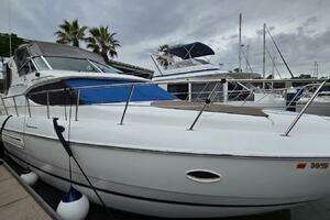 2000 Cruisers Yachts 4450 Express Motor Yacht thumbnail 2
