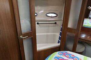 2000 Cruisers Yachts 4450 Express Motor Yacht thumbnail 60