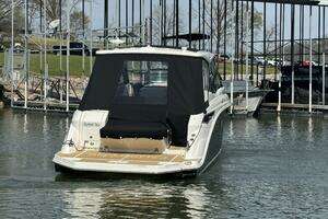 SLIP KNOT 2023 Sea Ray Sundancer 320 Yacht For Sale in Chattanooga TN