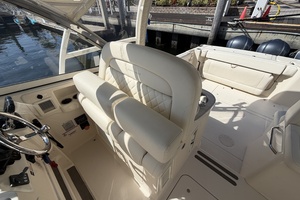 2018 Grady-White Freedom 335 thumbnail 8