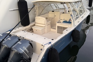 2018 Grady-White Freedom 335 thumbnail 12