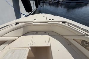2018 Grady-White Freedom 335 thumbnail 11