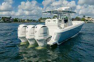 2015 Intrepid 375 CC thumbnail 5