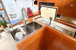 CAROLINA MOON 38ft Hunter Yacht For Sale
