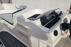 17ft Bayliner Yacht For Sale