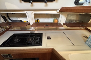 Neon Leon 30ft Hunter Yacht For Sale