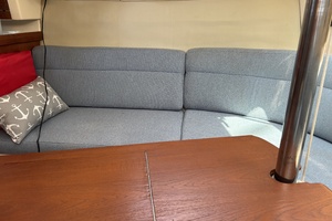 Neon Leon 30ft Hunter Yacht For Sale