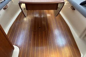 Neon Leon 30ft Hunter Yacht For Sale