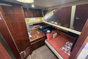 2002 Sea Ray 560 Sedan Bridge thumbnail 32