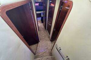 2002 Sea Ray 560 Sedan Bridge thumbnail 31