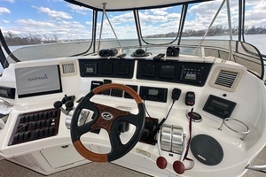 2002 Sea Ray 560 Sedan Bridge thumbnail 13