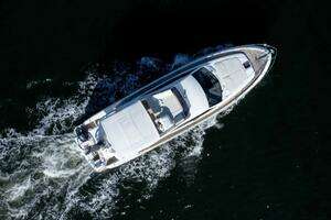 2018 Ferretti Yachts thumbnail 6
