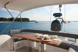 2018 Ferretti Yachts thumbnail 7