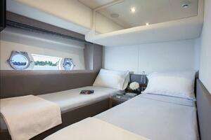 2018 Ferretti Yachts thumbnail 30