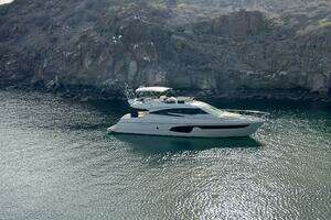 2018 Ferretti Yachts thumbnail 2