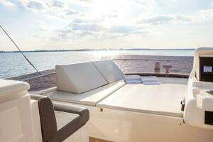 2018 Ferretti Yachts thumbnail 11