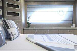 2018 Ferretti Yachts thumbnail 24