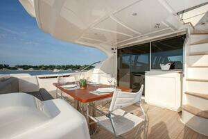 2018 Ferretti Yachts thumbnail 16
