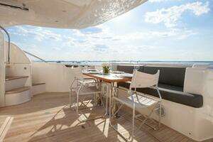 2018 Ferretti Yachts thumbnail 10