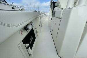 2021 Pursuit S 328 Sport thumbnail 13