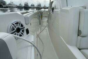 2021 Pursuit S 328 Sport thumbnail 9