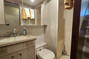 70FT (21.34M) OCEAN YACHTS