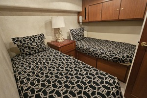 70FT (21.34M) OCEAN YACHTS