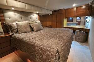 2000 Ocean Yachts 70 SUPER SPORT thumbnail 38