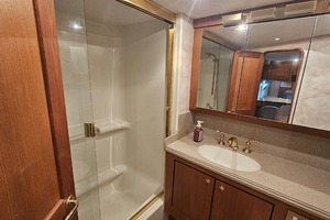 70FT (21.34M) OCEAN YACHTS