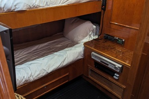 RAYS 82ft Horizon Yacht For Sale
