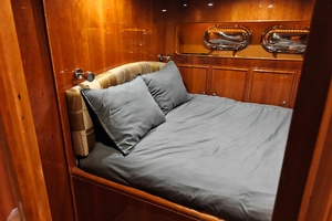 RAYS 82ft Horizon Yacht For Sale