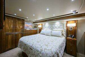 2020 Viking 72 Convertible thumbnail 15