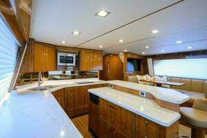 2020 Viking 72 Convertible thumbnail 11