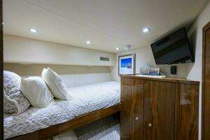 2020 Viking 72 Convertible thumbnail 21