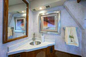 2020 Viking 72 Convertible thumbnail 12