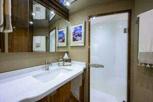 2020 Viking 72 Convertible thumbnail 16