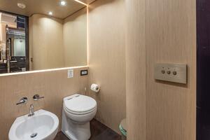 Master Stateroom Bath 