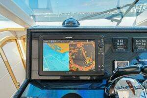 2018 Mares 47 Outboard Express Catamaran thumbnail 11
