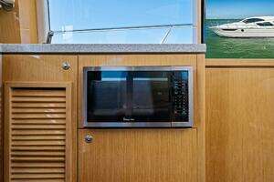 2018 Mares 47 Outboard Express Catamaran thumbnail 15