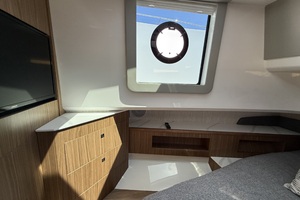 50FT (15.24M) CRUISERS YACHTS