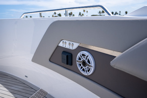 2024 Cruisers Yachts 50 GLS thumbnail 25