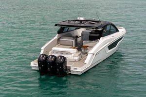 50FT (15.24M) CRUISERS YACHTS Worth Avenue Yachts