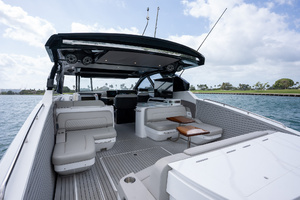 2024 Cruisers Yachts 50 GLS thumbnail 28