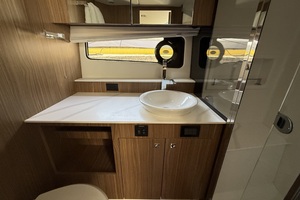 50FT (15.24M) CRUISERS YACHTS