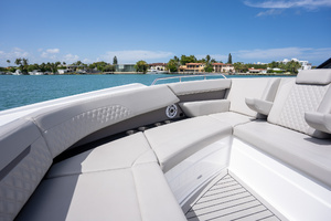 50FT (15.24M) CRUISERS YACHTS