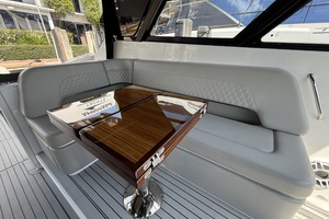 50FT (15.24M) CRUISERS YACHTS