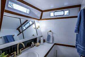 1985 Gulfstar 44 Motor Yacht thumbnail 27