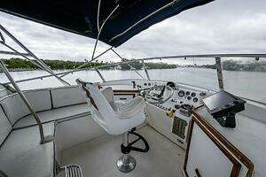 1985 Gulfstar 44 Motor Yacht thumbnail 9