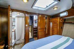 1985 Gulfstar 44 Motor Yacht thumbnail 30