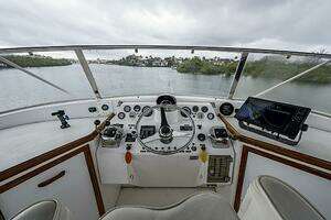 1985 Gulfstar 44 Motor Yacht thumbnail 8